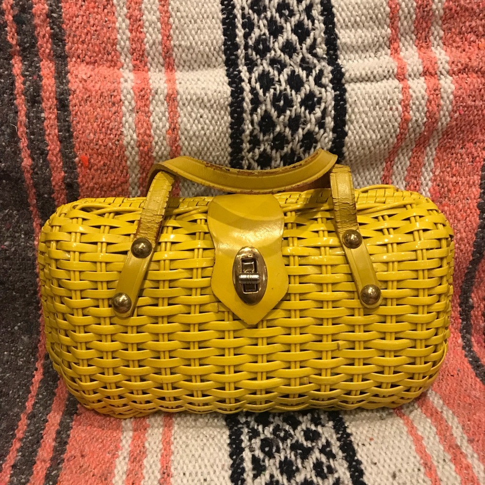 Vintage woven purse!